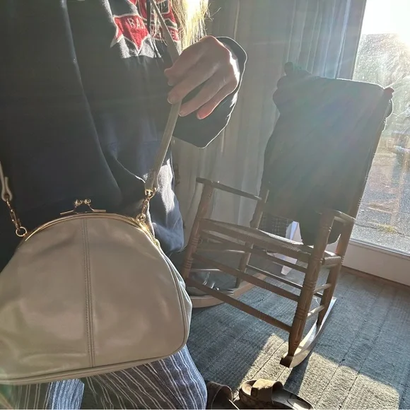 Lux KISS LOCK Jacqueline Ferrar cross body/clutch with Gold Frame